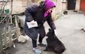 Ουκρανία: Βουλευτής πρότεινε σε συνταξιούχο «να πουλήσει τον σκύλο της για να πληρώσει τους λογαριασμούς της»