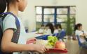 Σχολικά γεύματα: Μεγάλες καθυστερήσεις στη διανομή τους σε πολλές περιοχές της χώρας