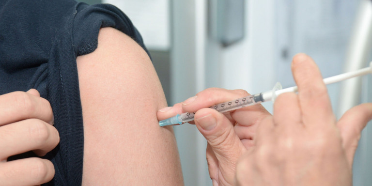 Ελπίδες από το εμβόλιο που έφτιαξε Βρετανός επιστήμονας κατά του κορωνοϊού - Φωτογραφία 1