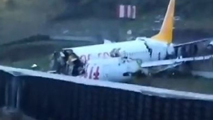 Κωνσταντινούπολη: Αεροπλάνο κόπηκε στα τρία - Τουλάχιστον 52 τραυματίες (video)) - Φωτογραφία 1