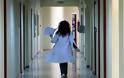 Το Δημόσιο ζητάει 50.000 ευρώ από τη νοσηλεύτρια με το πλαστό απολυτήριο