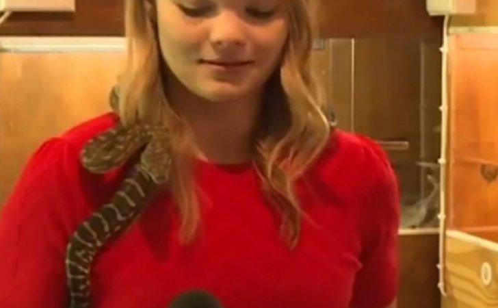 Αυστραλία: Έκανε ρεπορτάζ για τα φίδια και αυτά της δάγκωσαν το μικρόφωνο (video) - Φωτογραφία 1