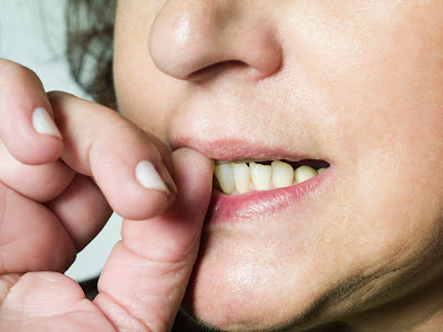 Σταματήστε να τρώτε τα νύχια σας κινδυνεύετε από ιώσεις, λοιμώξεις, φλεγμονή, HPV, μύκητες - Φωτογραφία 1