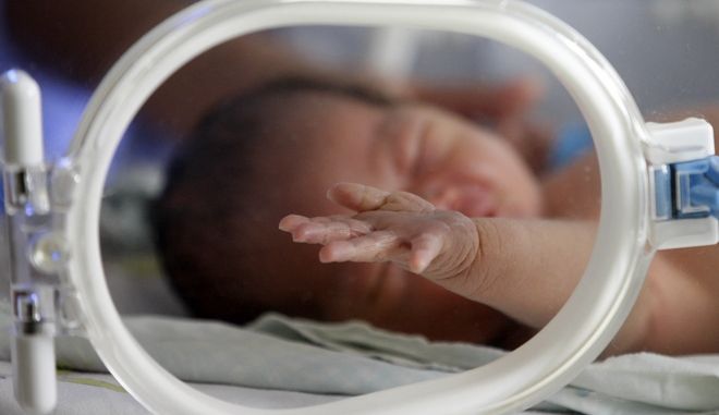 Κίνα: Διαγνώστηκε με κοροναϊό 30 ώρες μετά τη γέννησή του - Φωτογραφία 1