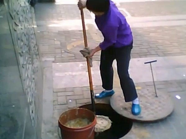 Ο κορωνοϊός δεν είναι τίποτα: Μαγειρικό λάδι από απόβλητα υπονόμων στην Κίνα – Εικόνες ΣΟΚ από ανθυγιεινές πρακτικές - Φωτογραφία 3