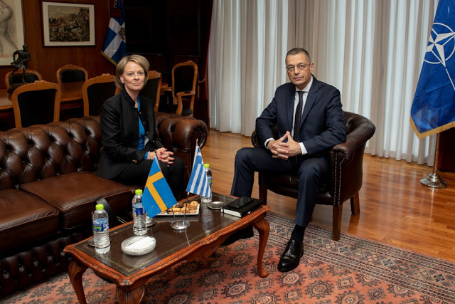 Συνάντηση ΥΦΕΘΑ Αλκιβιάδη Στεφανή με την Πρέσβη της Σουηδίας κα Σάρλoτ Σαμελίν - Φωτογραφία 2