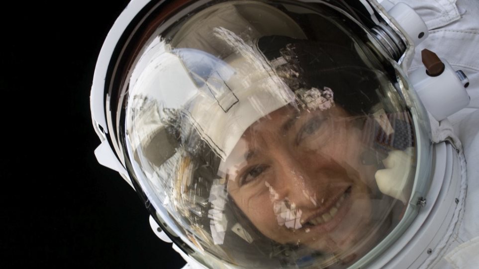 Η αστροναύτης της NASA Κριστίνα Κόουκ επέστρεψε στη Γη μετά από 328 ημέρες - Φωτογραφία 1
