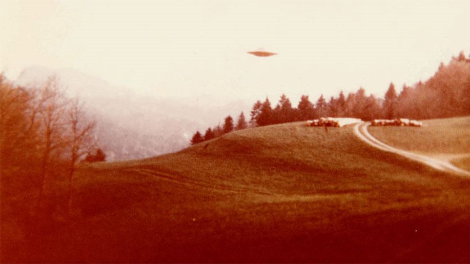 Υπάρχει τίποτα εκεί έξω; Οι θεωρίες, οι μύθοι και οι «εμφανίσεις» των UFO - Φωτογραφία 1
