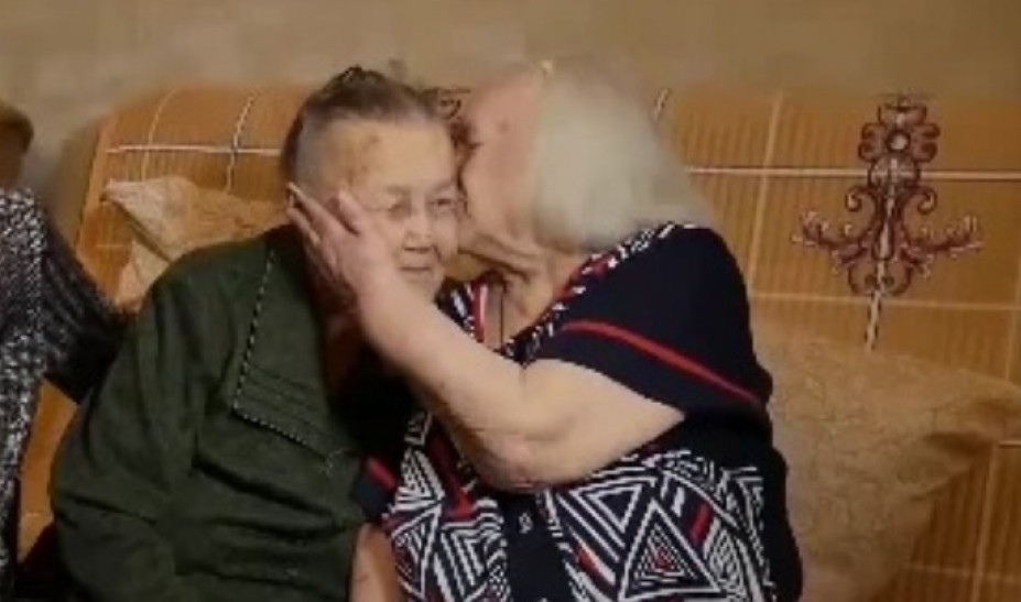 Ρωσία: Αδερφές που χάθηκαν στον Β' Παγκόσμιο συναντήθηκαν 78 χρόνια μετά - Φωτογραφία 1