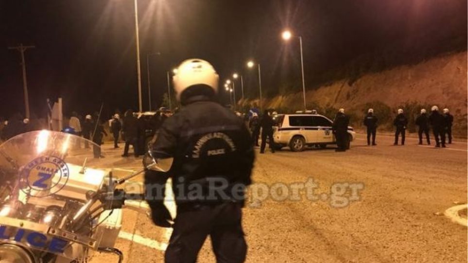 Επεισόδια με οπαδούς της Λάρισας - Τραυματίστηκε αστυνομικός - Φωτογραφία 1