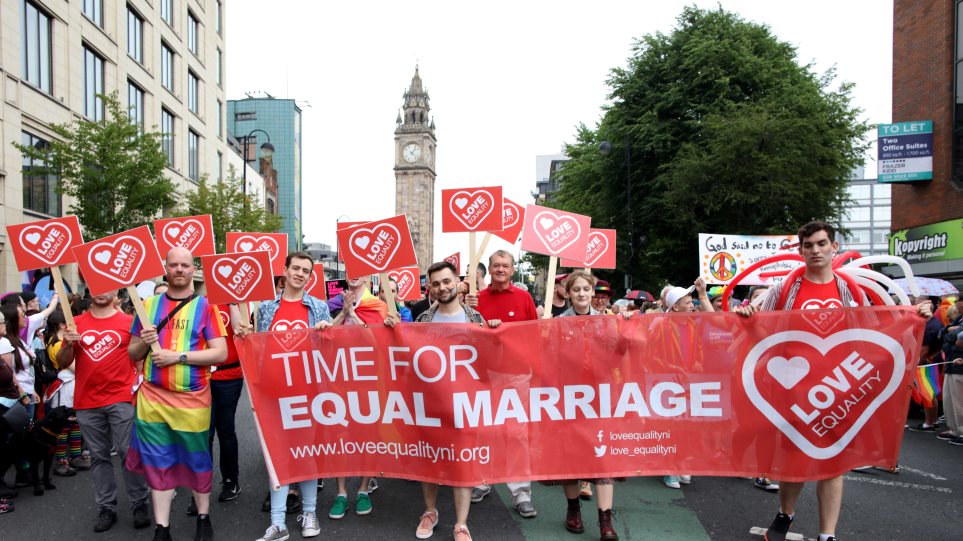 Η Βόρεια Ιρλανδία θα γιορτάσει σήμερα τον πρώτο γάμο μεταξύ ατόμων του ιδίου φύλου - Φωτογραφία 1