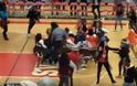Χαμός: Τσιρλίντερ πιάστηκαν στα χέρια σε αγώνα μπάσκετ (video)