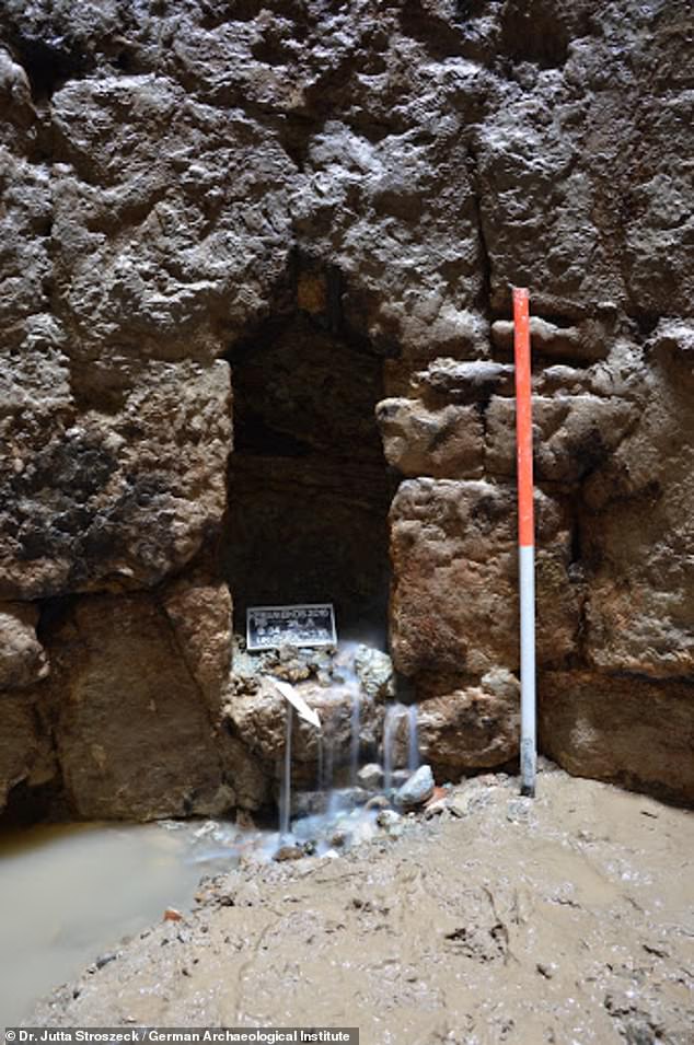 Βρέθηκαν επιγραφές ηλικίας 2.500 ετών που επάνω τους είχαν κατάρες και επικλήσεις νεκρών - Φωτογραφία 3