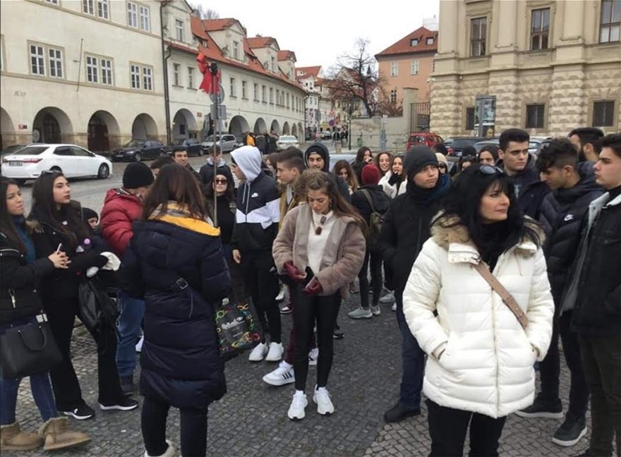 «Εφιάλτης» στην Πράγα για 17 μαθητές από τη Ρόδο - Φωτογραφία 2