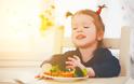Το παιδί αρνείται να φάει: Οκτώ σωστοί τρόποι να αλλάξετε την κατάσταση