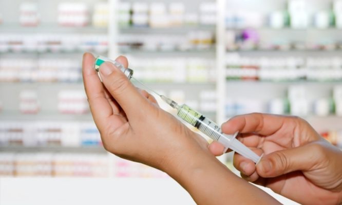 “Επικίνδυνοι οι εμβολιασμοί στα φαρμακεία χωρίς ιατρική επίβλεψη” – Επιμένουν οι γιατροί - Φωτογραφία 1