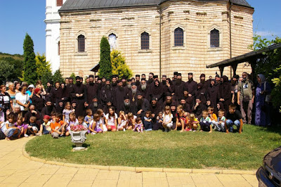 Ο Άγιος Πορφύριος σώζει μοναχές στη Σερβία από το αθεϊστικό καθεστώς - Φωτογραφία 1