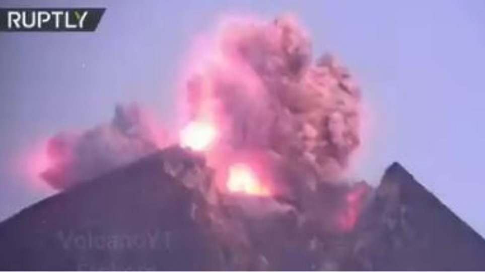 Ινδονησία:  Το ηφαίστειο Μεράπι εκρήγνυται ξανά - Φωτογραφία 1