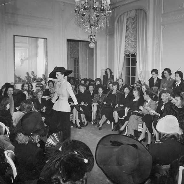 Η ιστορία πίσω από το πιο εμβληματικό ρούχο του οίκου Dior Κλείνει φέτος 73 χρόνια... - Φωτογραφία 2