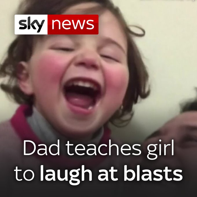 Ένας υπέροχος πατέρας: Έμαθε την κορούλα του να γελά κάθε φορά που ακούει βόμβες στη Συρία (video) - Φωτογραφία 4
