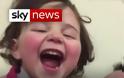 Ένας υπέροχος πατέρας: Έμαθε την κορούλα του να γελά κάθε φορά που ακούει βόμβες στη Συρία (video) - Φωτογραφία 4