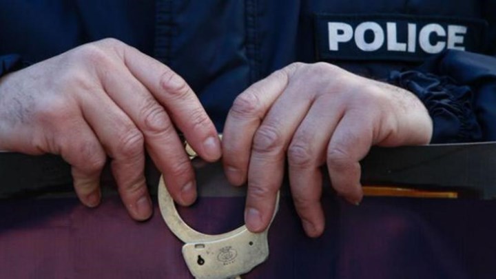 Βόλος: Συνελήφθη πρώην παίκτρια ριάλιτι -Βρέθηκαν όπλα και ναρκωτικά στο σπίτι της - Φωτογραφία 1