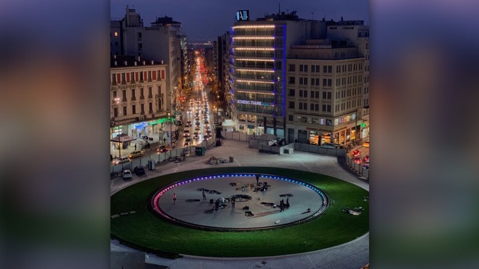 Η πλατεία Ομονοίας τη νύχτα - Δεσπόζει ο χώρος του συντριβανιού - Φωτογραφία 1