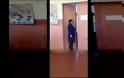 Ρωσία: Καθηγήτρια τραβάει την καρέκλα από μαθητή κι εκείνος την γρονθοκοπεί (video)