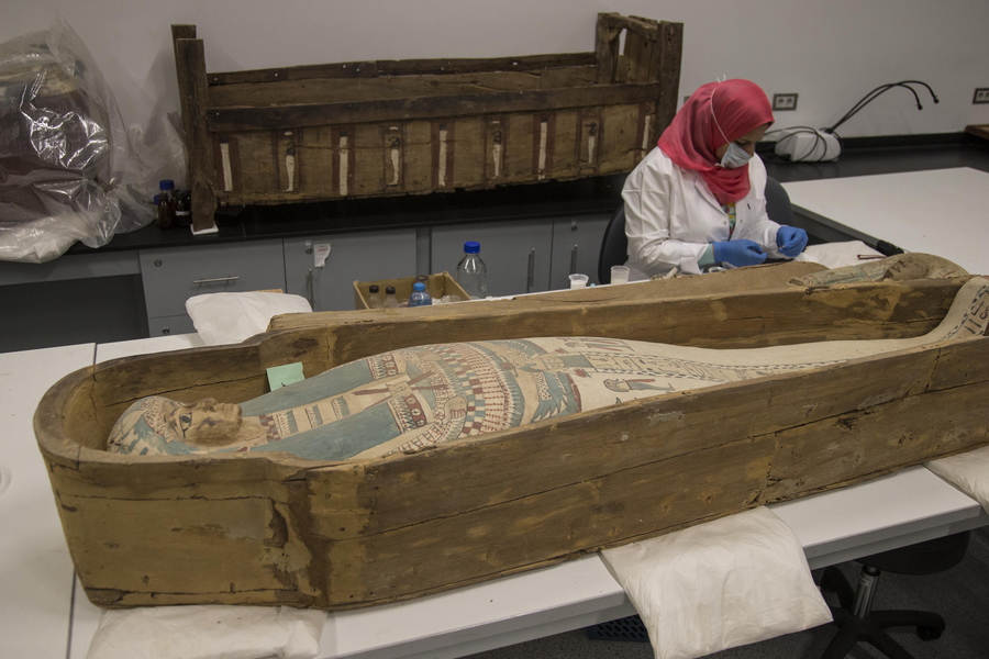 Βρήκαμε τον τάφο της Νεφερτίτης, λένε Αιγύπτιοι αρχαιολόγοι - Φωτογραφία 3