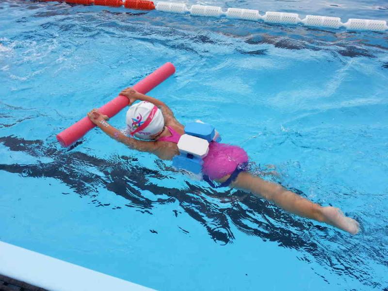 Μαθήματα κολύμβησης σε μαθητές Δημοτικών της Ρόδου - Φωτογραφία 1