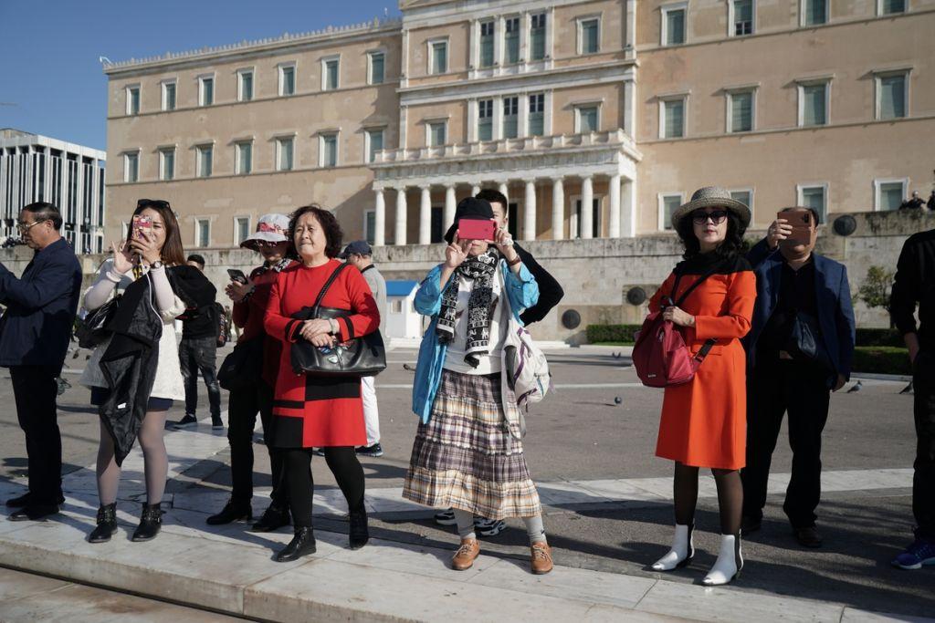 Ποιοι τουρίστες φέρνουν τα περισσότερα λεφτά στην Ελλάδα - Φωτογραφία 1