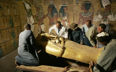 Νεφερτίτη: Πιθανή ανακάλυψη του τάφου της διασημότερης βασίλισσας της αρχαίας Αιγύπτου - Φωτογραφία 1