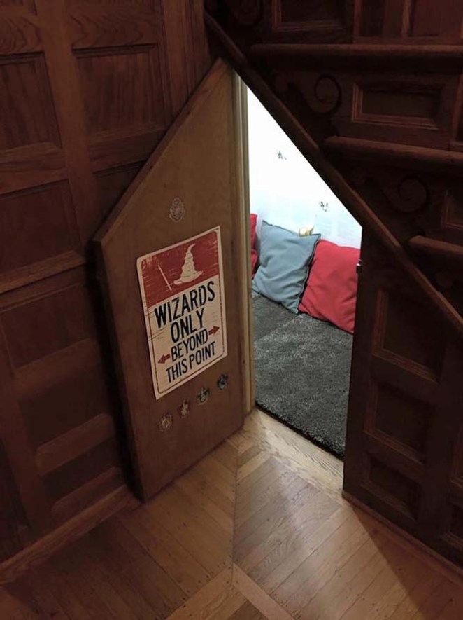 ΚΑΤΑΣΚΕΥΕΣ - Μαμά μετέτρεψε μικρό χώρο κάτω από την σκάλα σε δωμάτιο Harry Potter - Φωτογραφία 2