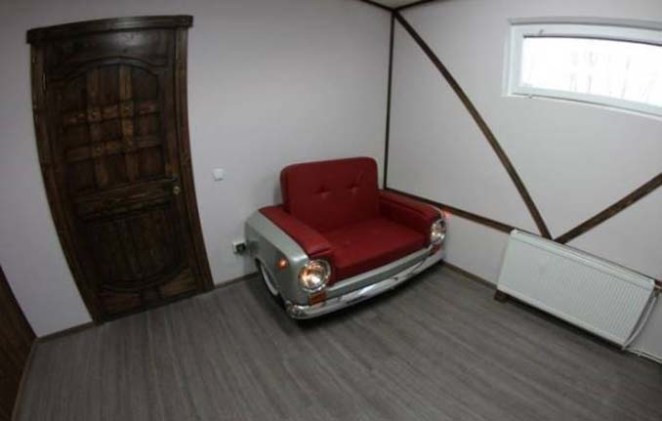 ΚΑΤΑΣΚΕΥΕΣ - Παλιό Lada μετατράπηκε σε… πολυθρόνα - Φωτογραφία 10