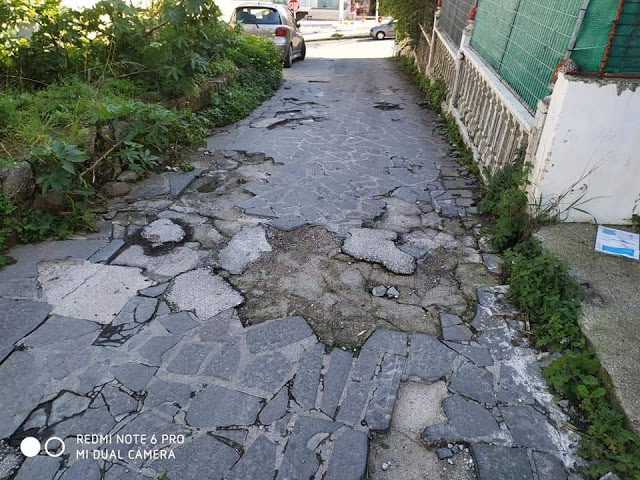 Κατεστραμμένος ο δρόμος στην οδό Ζακύνθου - φώτος - Φωτογραφία 1