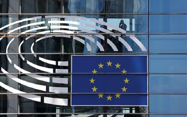 «Απομόνωση» συστήνει το Ευρωκοινοβούλιο στους υπαλλήλους του λόγω Κοροναϊου - Φωτογραφία 1