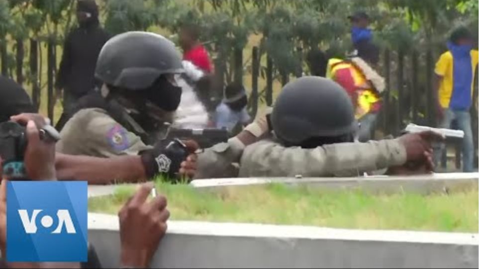 Αϊτή: Παρέλυσε χθες η πρωτεύουσα μετά τα αιματηρά επεισόδια μεταξύ αστυνομικών και στρατιωτικών - Φωτογραφία 2