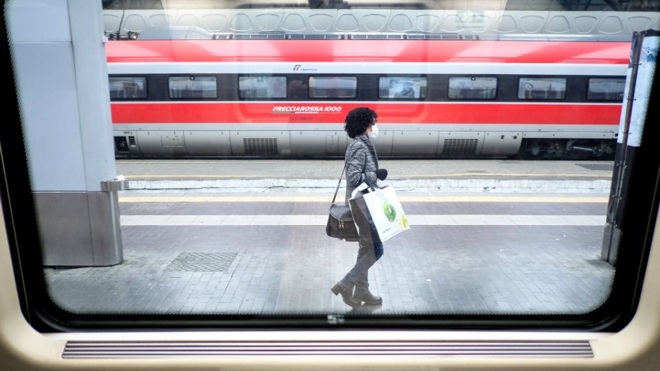 Κορωνοϊός - Μαρτυρία Ιταλίδας: «Τα τρένα στο Μιλάνο είναι άδεια» - Φωτογραφία 1