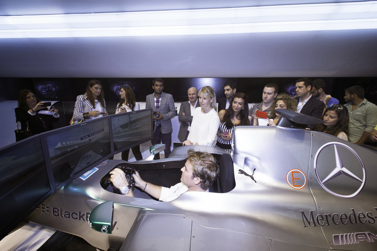Λανσάρισμα νέου προσομοιωτή της Mercedes στο Abu Dhabi - Φωτογραφία 1