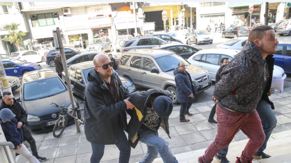 Θεσσαλονίκη: Το προφίλ των 4 αδελφών που εμπλέκονται στο έγκλημα - Φωτογραφία 1