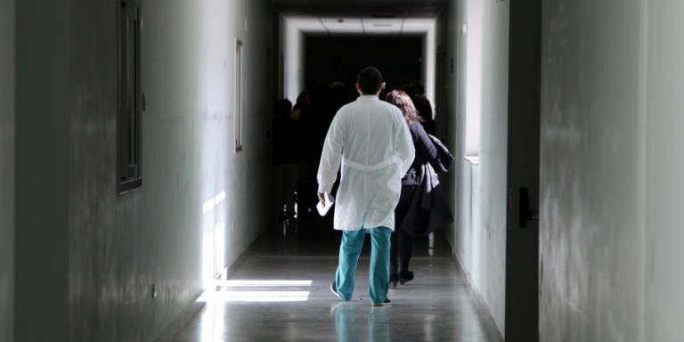 Κορωνοϊός: Καταργείται το επισκεπτήριο σε συγκεκριμένες ομάδες ασθενών σε νοσοκομεία - Φωτογραφία 1