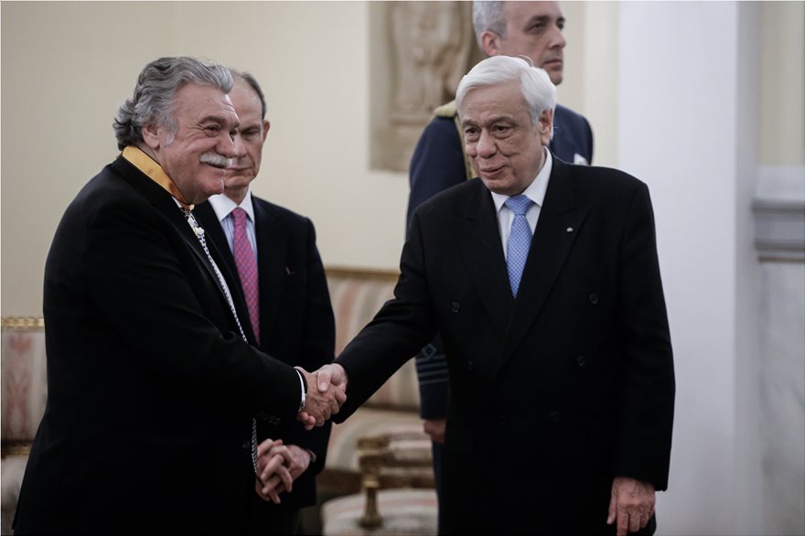 Ο Παυλόπουλος παρασημοφόρησε τον πρύτανη του ΕΚΠΑ και τον πρόεδρο του Κεντρικού Ισραηλιτικού Συμβουλίου - Φωτογραφία 3