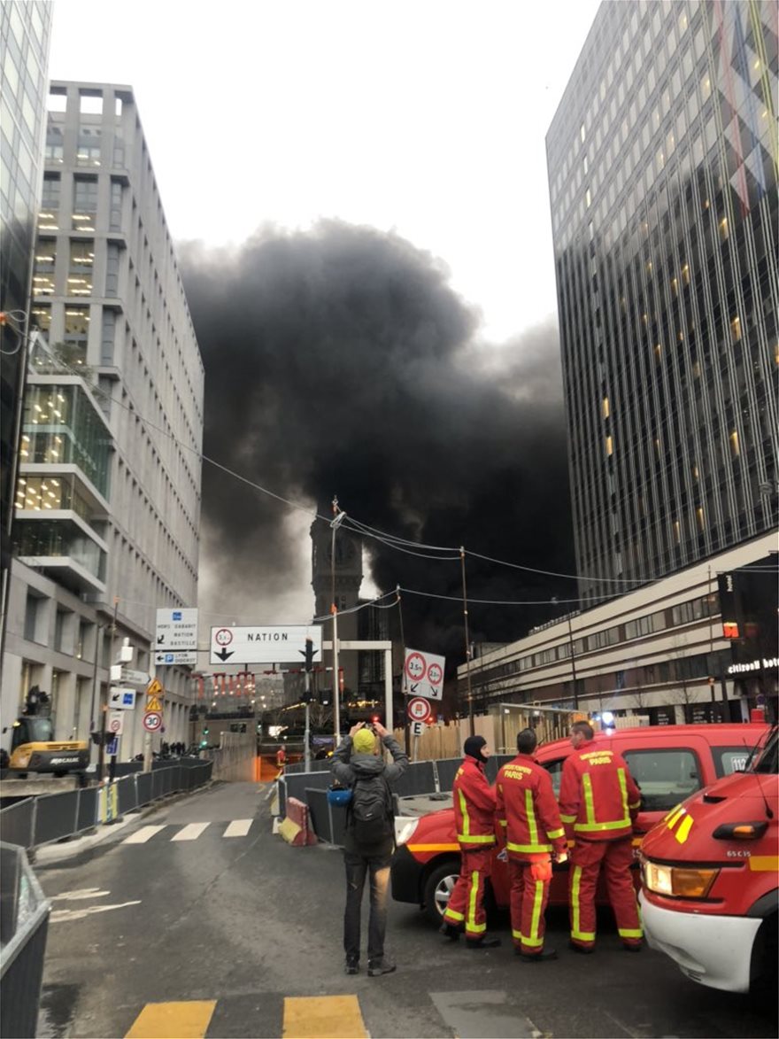 Μεγάλη πυρκαγιά στο Παρίσι: Εκκενώθηκε ο σιδηροδρομικός σταθμός Gare de Lyon - Φωτογραφία 2