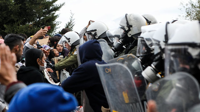 Έβρος: Πάνω από 3.000 μετανάστες στις Καστανιές - Πετούσαν πέτρες και φλεγόμενα ξύλα στους αστυνομικούς - Φωτογραφία 1