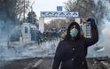 Έβρος: Τεντώνει το σxοινί η Τουρκία - Μοιράζει δακρυγόνα στους μετανάστες - Φωτογραφία 1