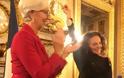 H Diane von Furstenberg βραβεύεται με το μετάλλιο της Λεγεώνας της Τιμής
