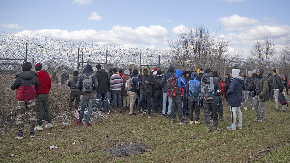 Μεταναστευτικό: Μηνύματα στα κινητά «έδειξαν» στους μετανάστες το δρόμο για τον Έβρο - Φωτογραφία 1