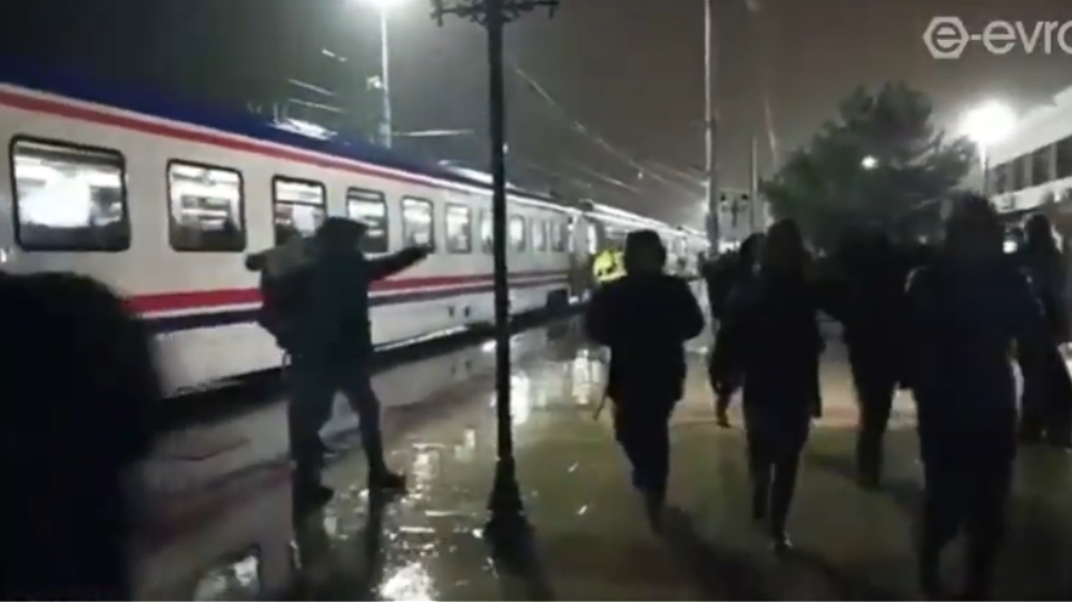 Δεκάδες μετανάστες με τρένο στην Αδριανούπολη - Φωτογραφία 1