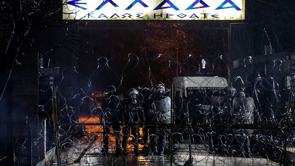 Έβρος: Ολονύχτια μάχη για να μην περάσουν οι μετανάστες τα σύνορα - Φωτογραφία 1
