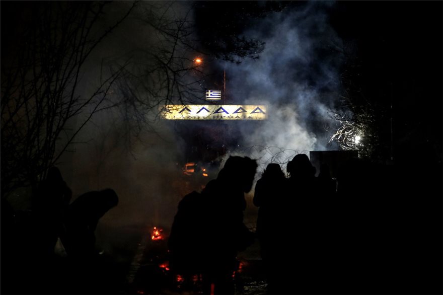 Έβρος: Ολονύχτια μάχη για να μην περάσουν οι μετανάστες τα σύνορα - Φωτογραφία 6